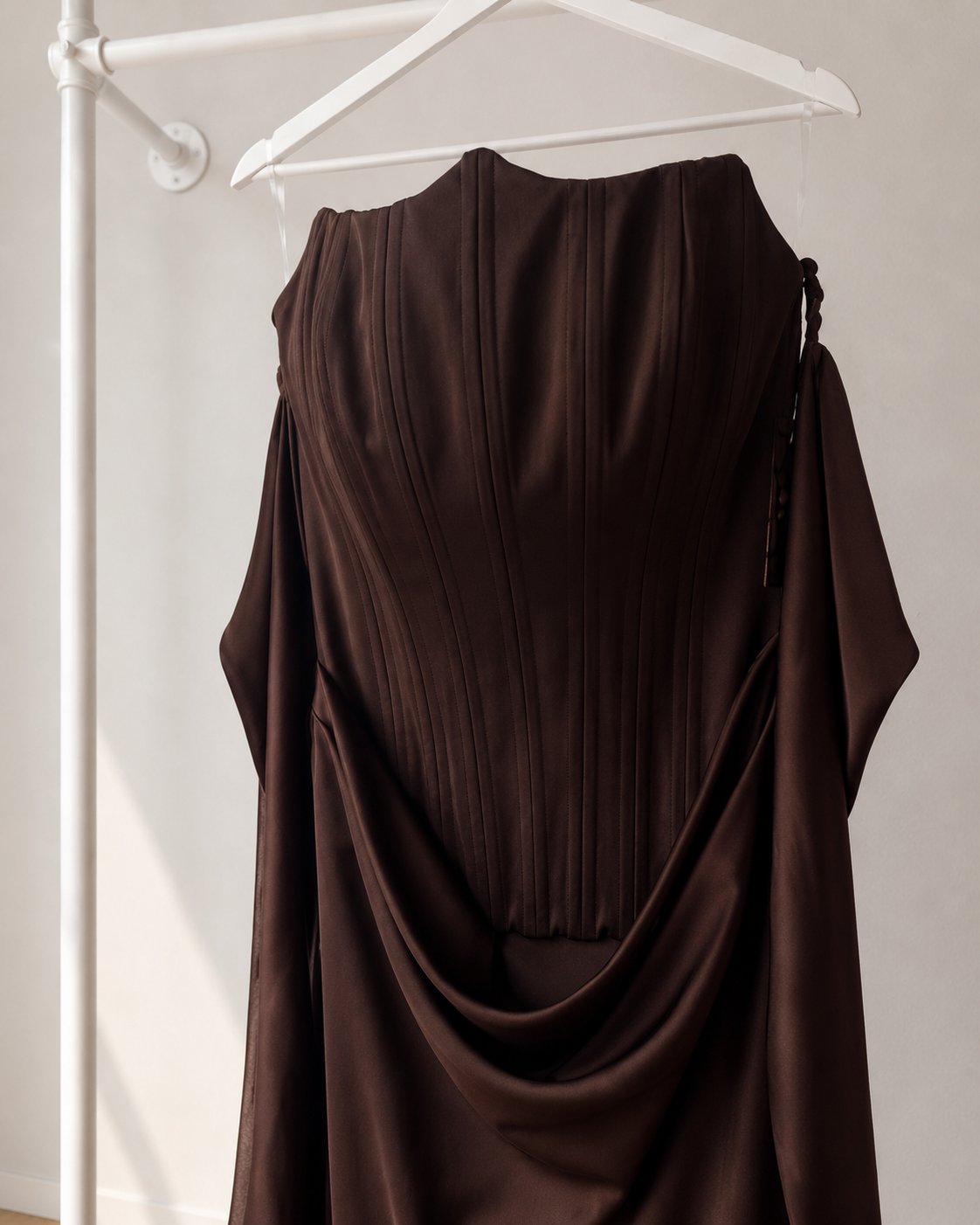 Ilya - Lange Avondjurk - Espresso Brown | Draped Off Shoulder